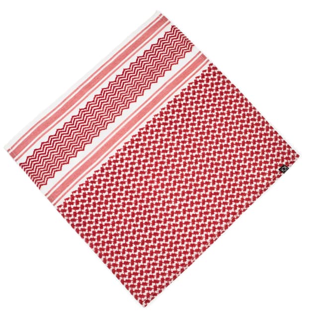 Keffieh bandana rouge et blanc sur fond blanc 