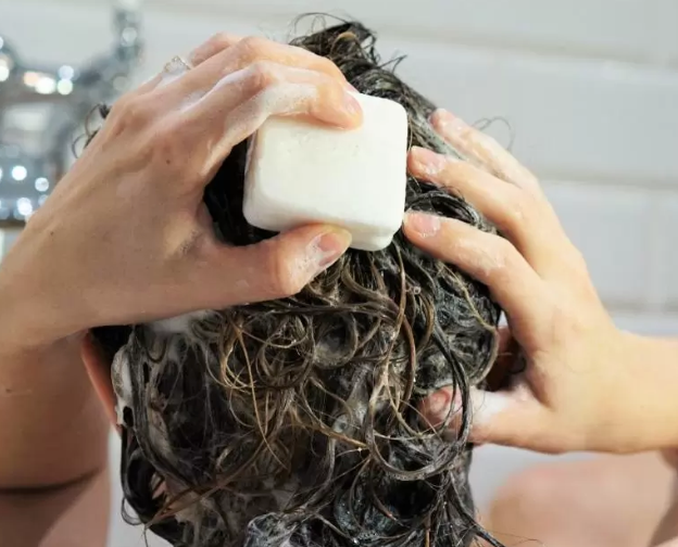 Les avantages économiques de l'utilisation d'un après-shampooing solide