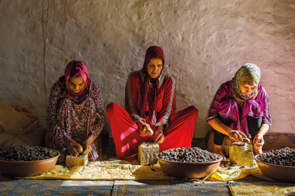 Huile d'argan coopératif Femme Marocaine