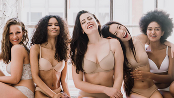 groupe de femme souriante 