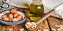 huile d'argan sur une table 