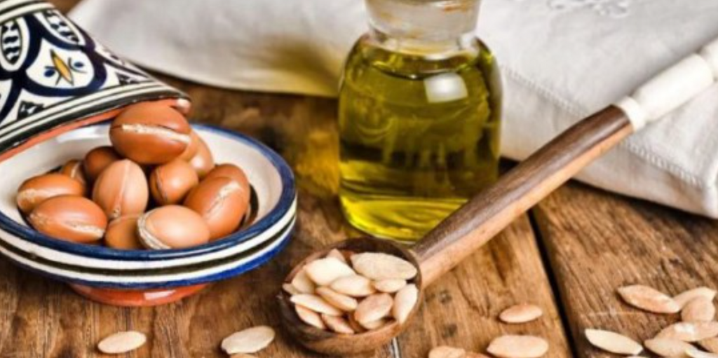 huile d'argan sur une table 