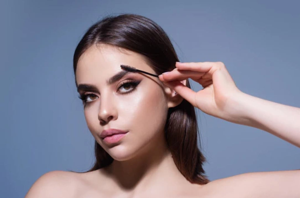 stimuler la pousse des Sourcils