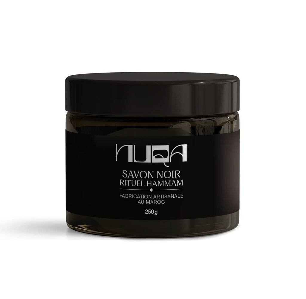 savon noir de face sur fond blanc
